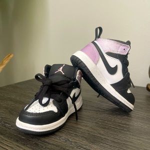 Toddler Nike mid air Jordan’s